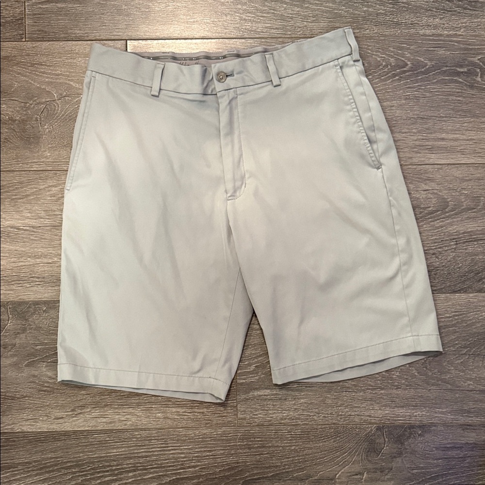 Walter Hagen Men's Soft Gray Flat Front Shorts